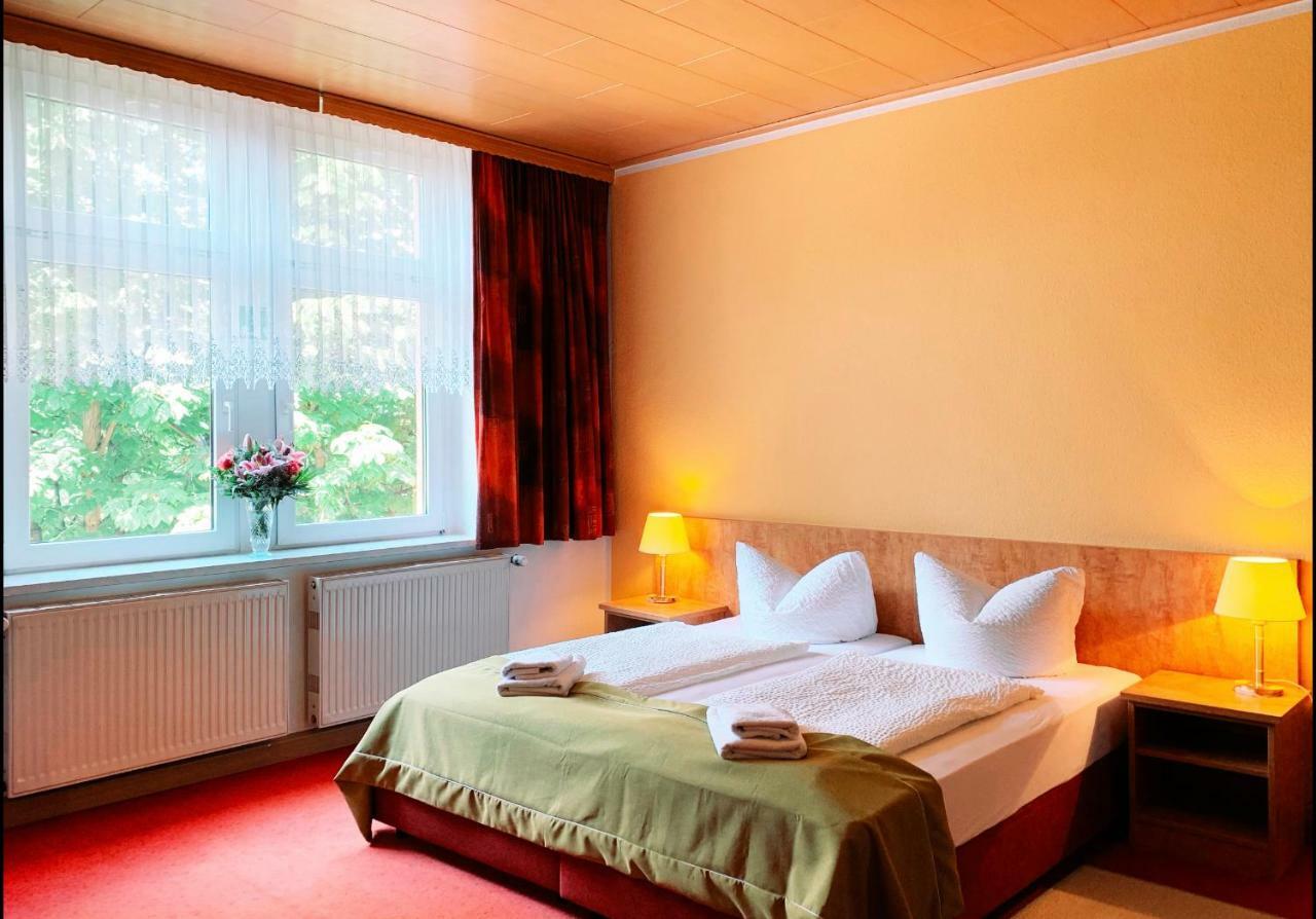 Traditionsgasthaus Goldener Loewe Riesa Restaurant & Pension Exterior photo